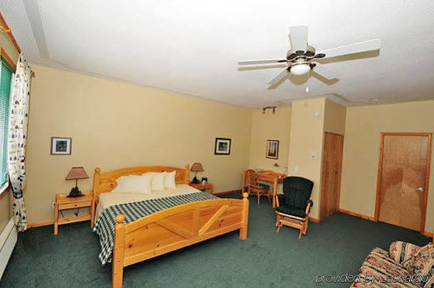 Aurora Inn Dawson City Exterior photo